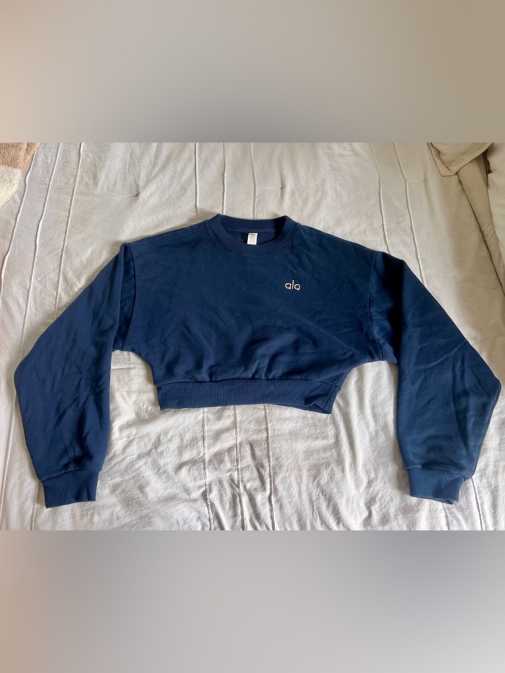 Alo (Navy) Cropped accolade Crewneck Sweatshirt